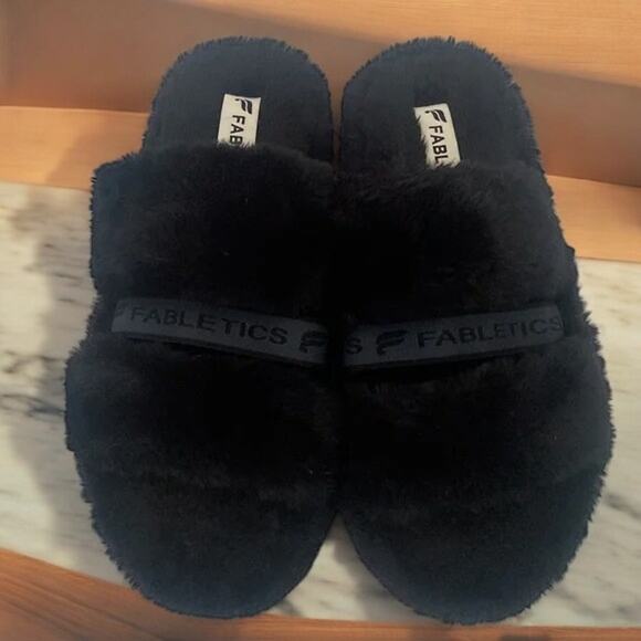 NIB - Fabletics Women's Black Furry Snug Strap Slipper Slide-on Size: 6 - Picture 5 of 6